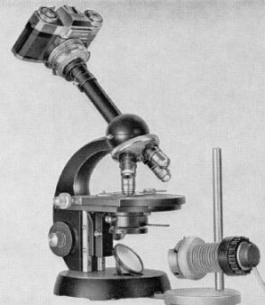 Spiegelreflexkamera an älterem Zeiss Standard